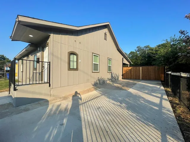 $284,900 | 2512 East Overton Road, Dallas, TX 75216