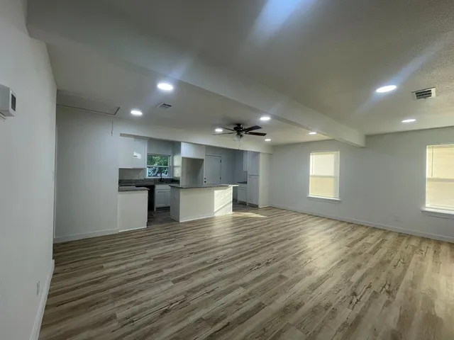 $284,900 | 2512 East Overton Road, Dallas, TX 75216