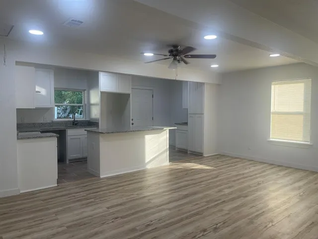 $284,900 | 2512 East Overton Road, Dallas, TX 75216