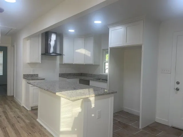 $284,900 | 2512 East Overton Road, Dallas, TX 75216