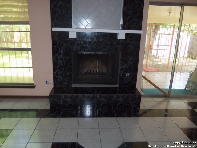 5878 Cliff Path San Antonio, TX 78250 - Photo 4 of 12 a bathroom with a bathtub