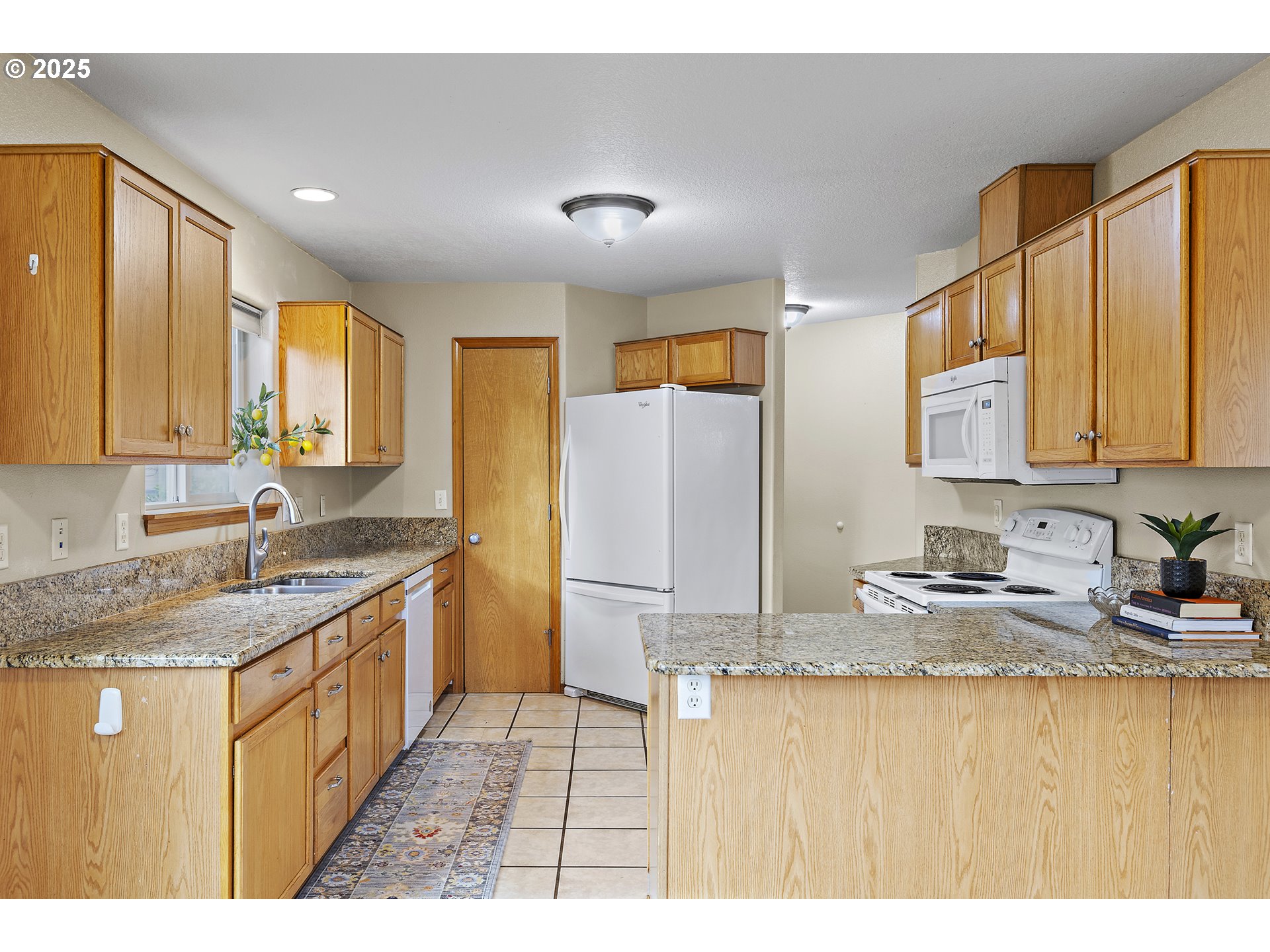20794 Walnut Street Northeast Aurora, OR 97002 - Photo 13 of 36 Kitchen