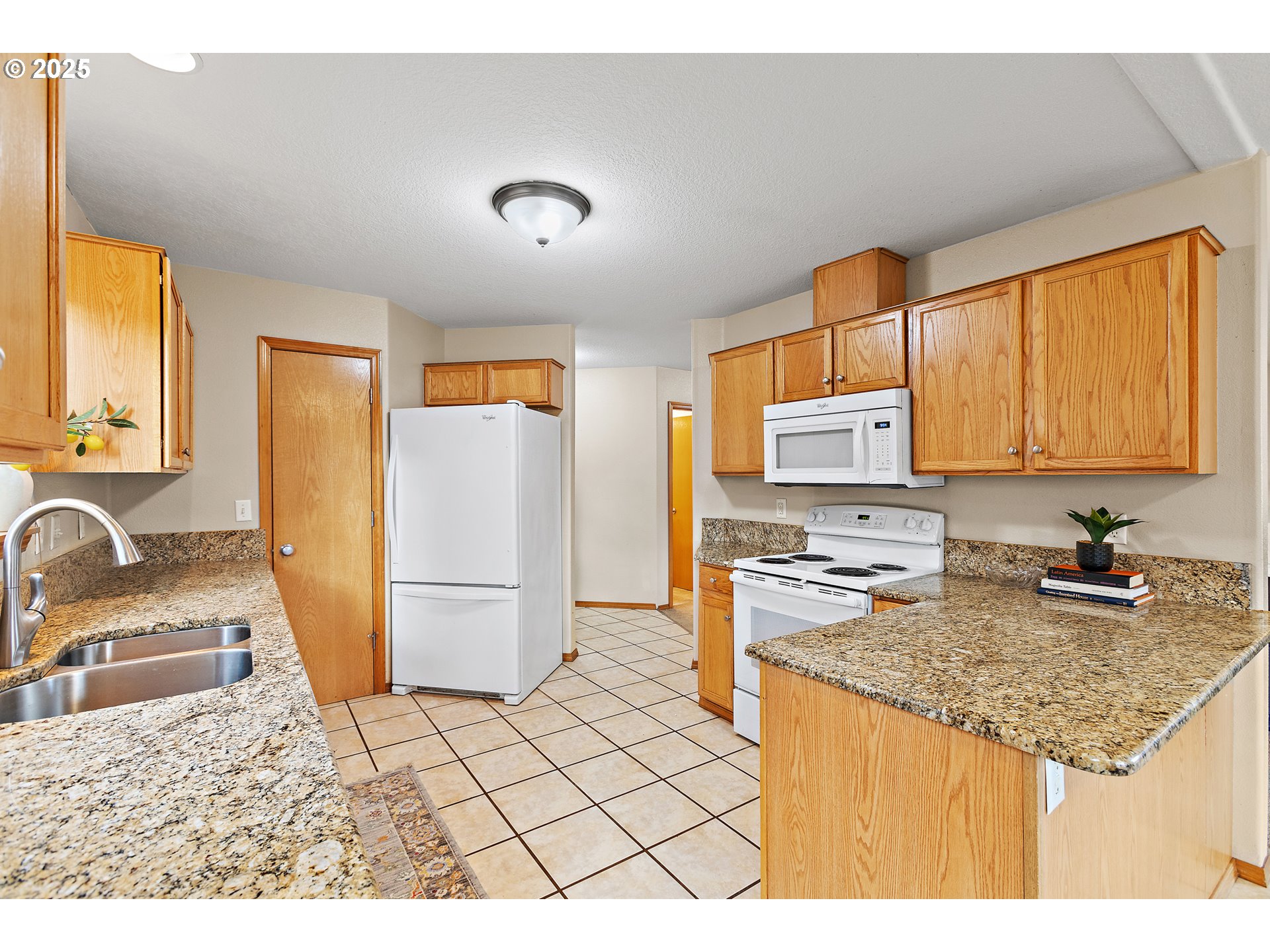 20794 Walnut Street Northeast Aurora, OR 97002 - Photo 14 of 36 Kitchen