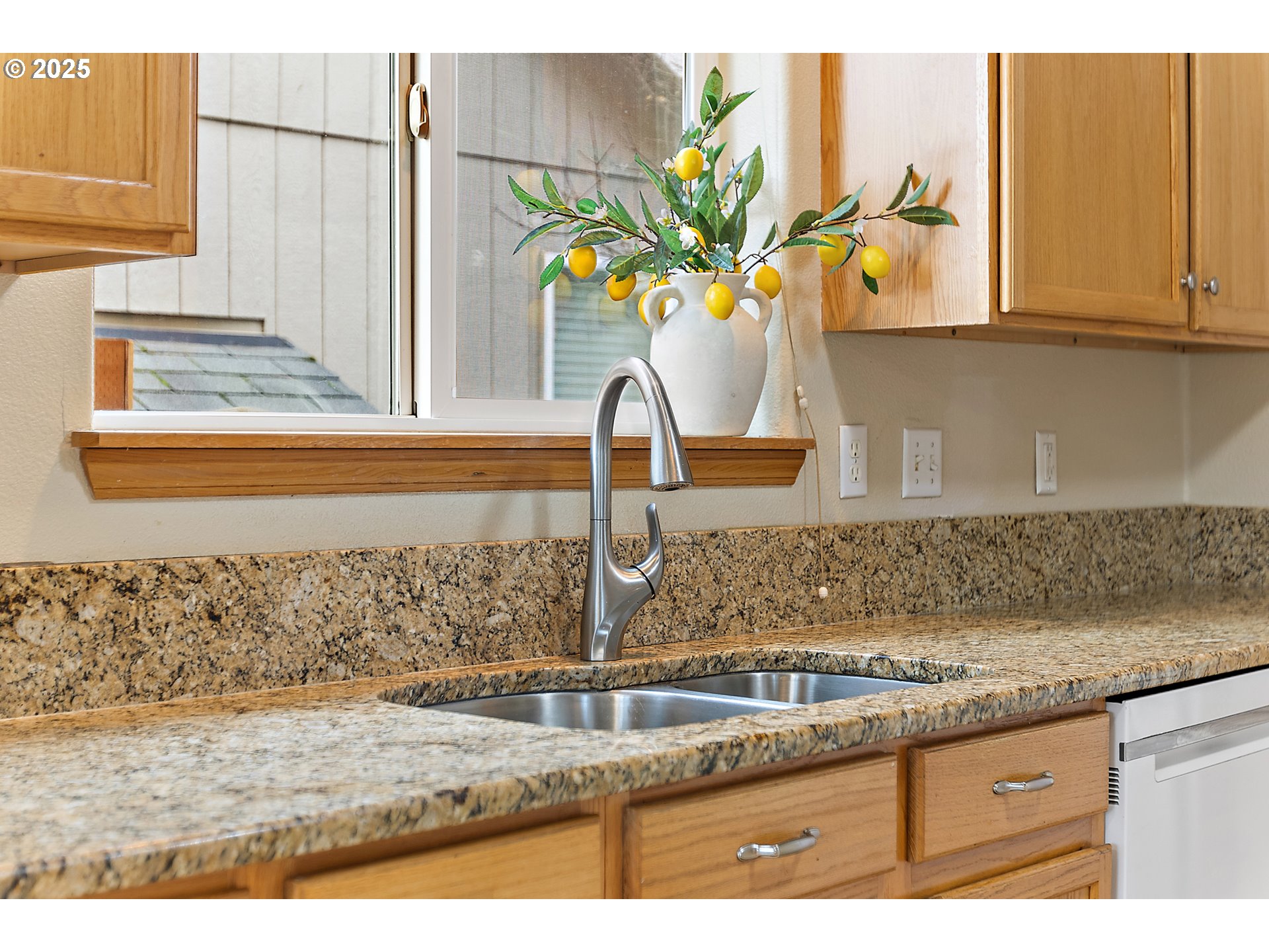 20794 Walnut Street Northeast Aurora, OR 97002 - Photo 15 of 36 Kitchen
