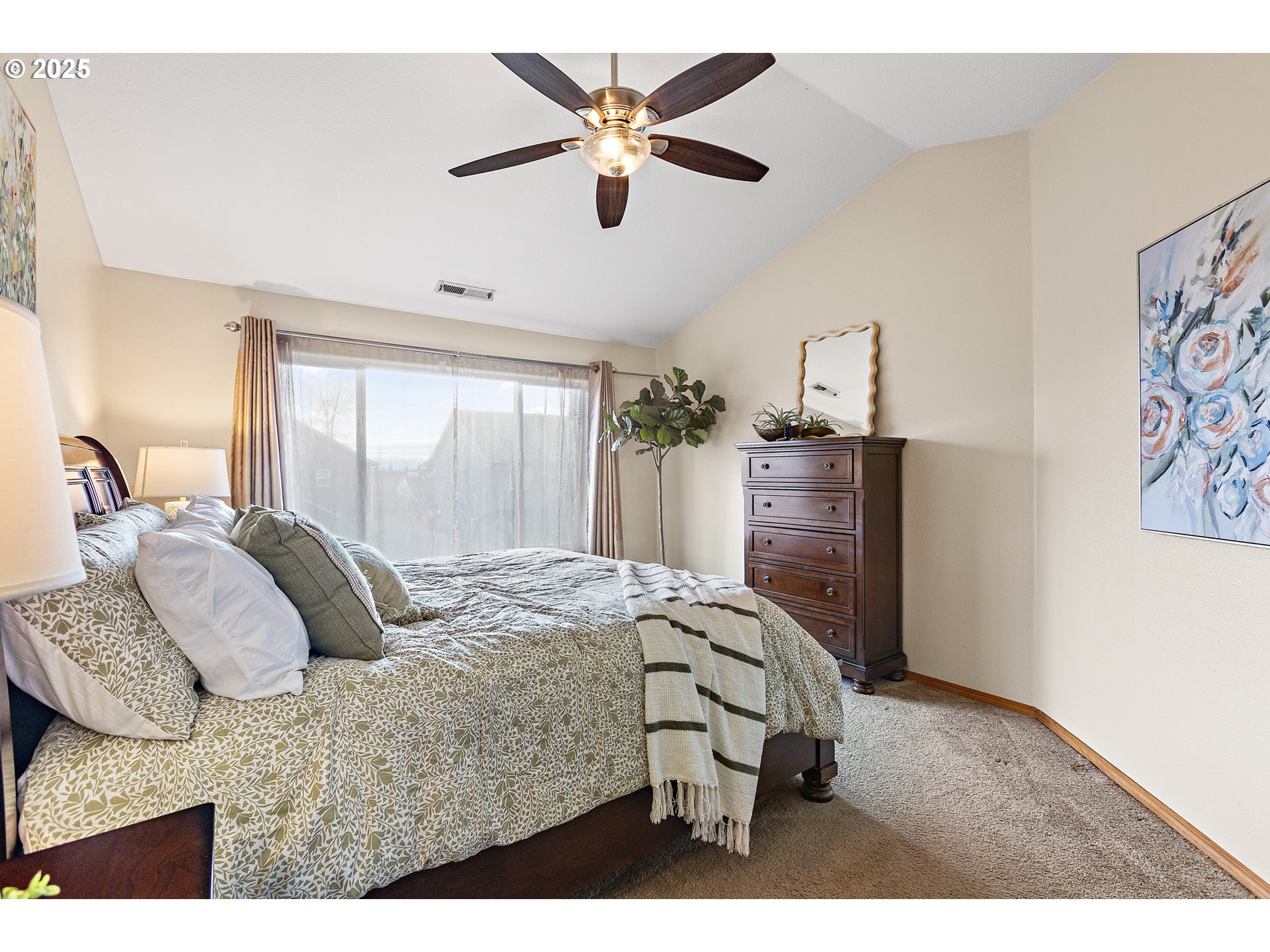20794 Walnut Street Northeast Aurora, OR 97002 - Photo 19 of 36 Primary Bedroom