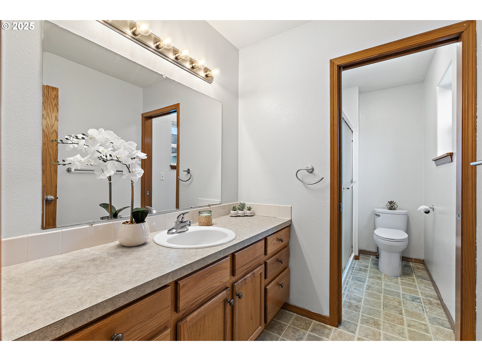 20794 Walnut Street Northeast Aurora, OR 97002 - Photo 21 of 36 Bathroom, Attached