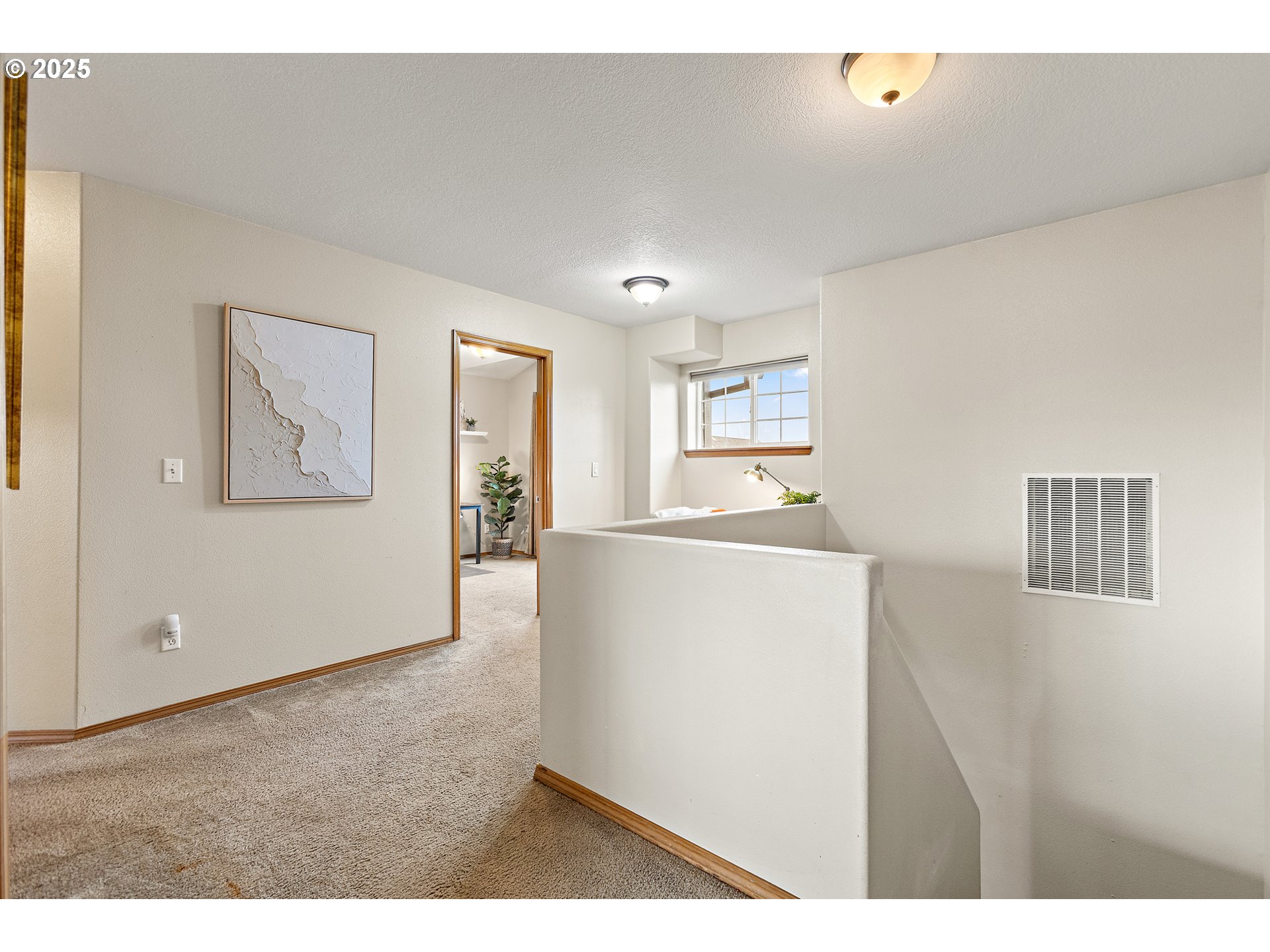 20794 Walnut Street Northeast Aurora, OR 97002 - Photo 22 of 36 Hallway