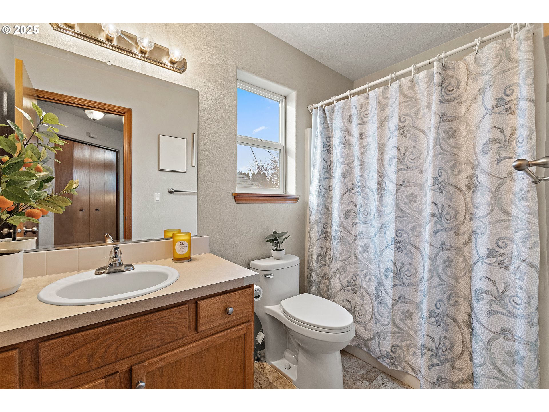 20794 Walnut Street Northeast Aurora, OR 97002 - Photo 26 of 36 Bathroom
