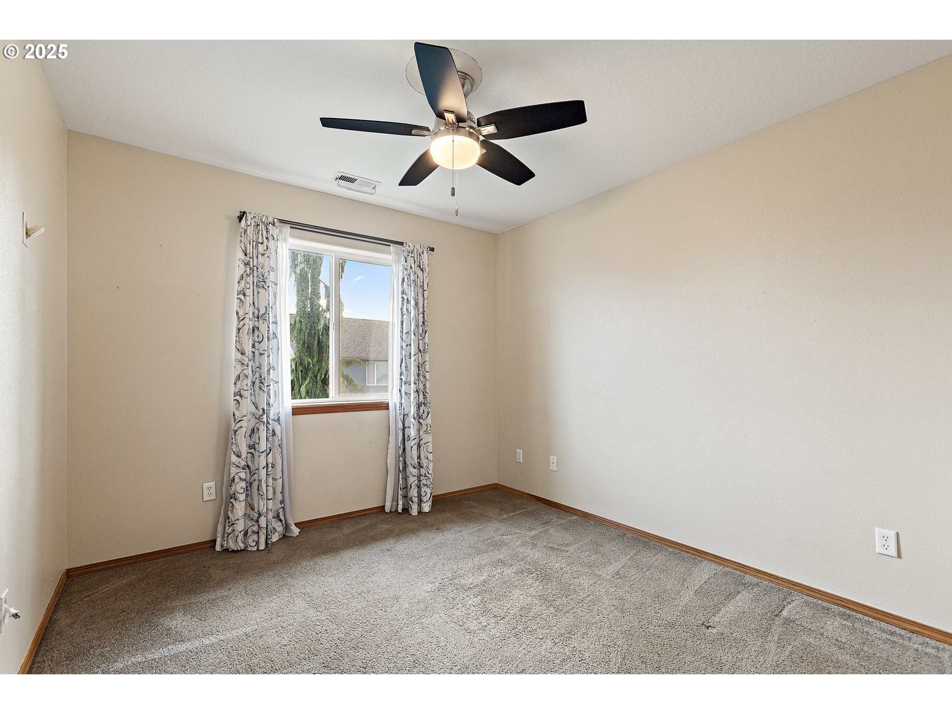 20794 Walnut Street Northeast Aurora, OR 97002 - Photo 27 of 36 Bedroom