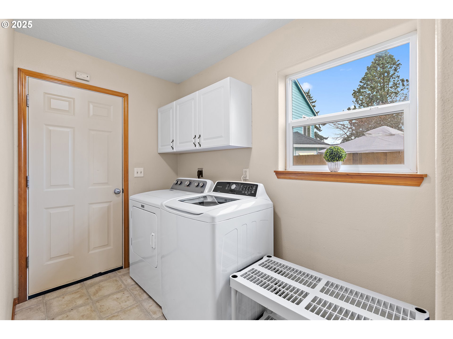 20794 Walnut Street Northeast Aurora, OR 97002 - Photo 29 of 36 Laundry