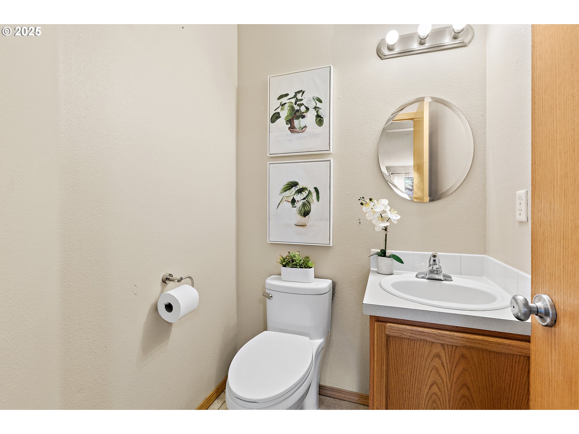 20794 Walnut Street Northeast Aurora, OR 97002 - Photo 10 of 36 Bathroom