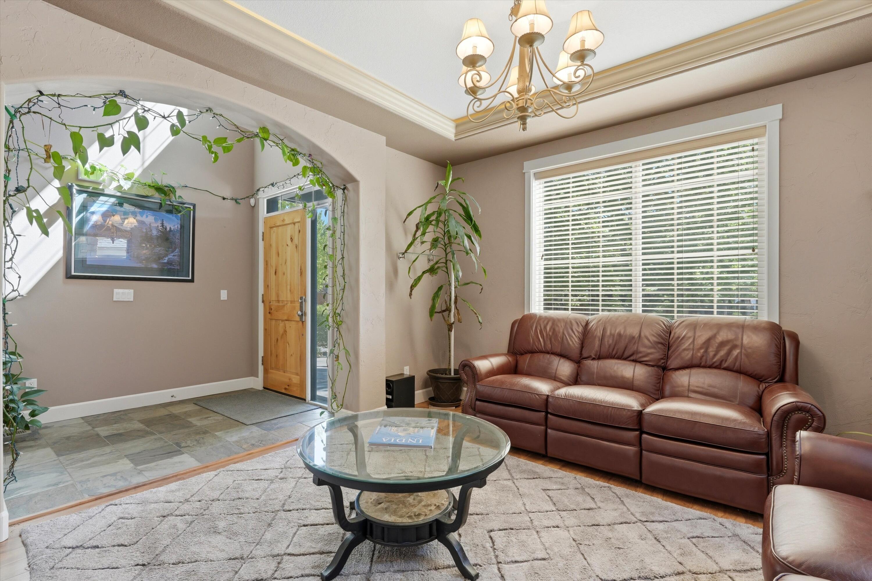 61235 Splendor Lane Bend, OR 97702 - Photo 16 of 52 Foyer or formal dining room