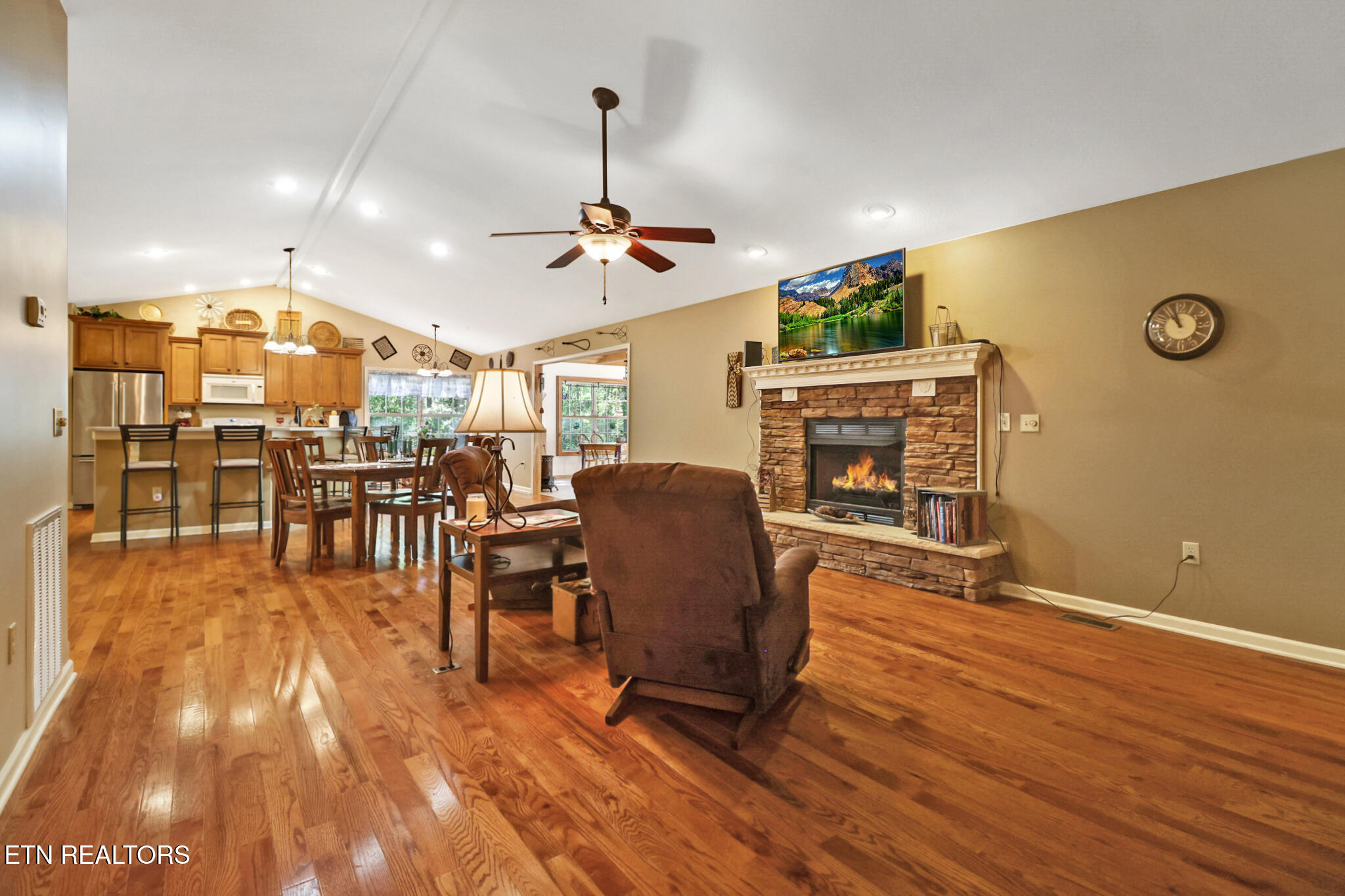 224 Victoria Circle Jamestown, TN 38556 - Photo 11 of 51 if1a1129-if1a1133_optional