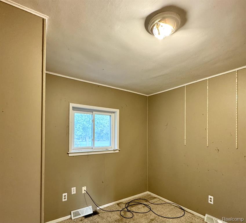 5215 Clintonville Road Clarkston, MI 48346 - Photo 5 of 15 Gallery Image 5