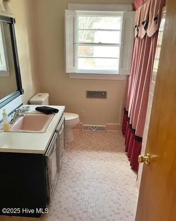 $1,575 | 211 Nichols Drive, Greenville, NC 27858