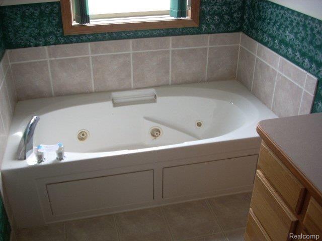 4081 West Coon Lake Road Howell, MI 48843 - Photo 6 of 11 Master Bath