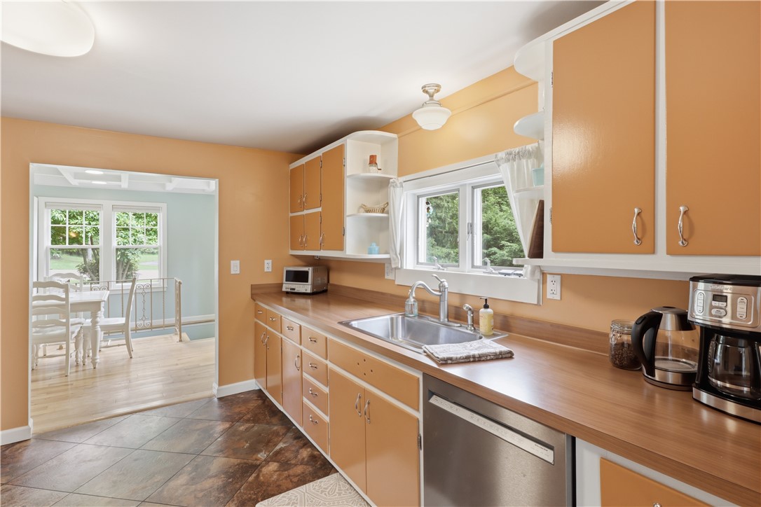 545 Macedon Center Road Perinton, NY 14450 - Photo 10 of 48