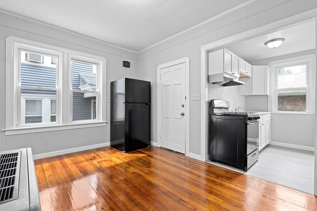 570 William Street Fall River, MA 02721 - Photo 4 of 42 Gallery Image 4