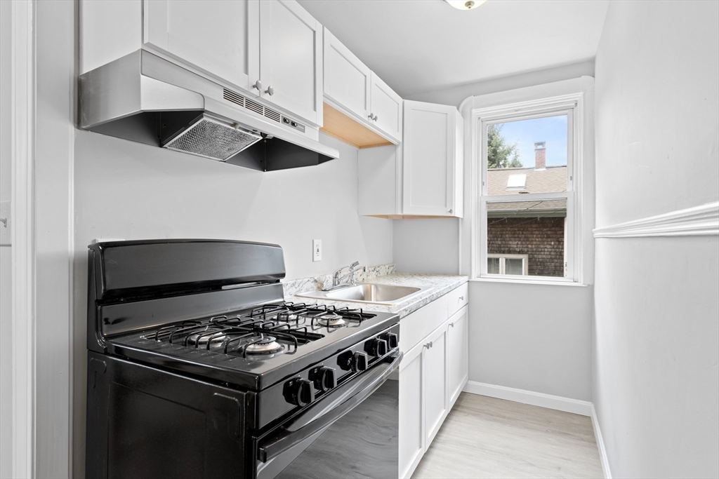 570 William Street Fall River, MA 02721 - Photo 5 of 42 Gallery Image 5