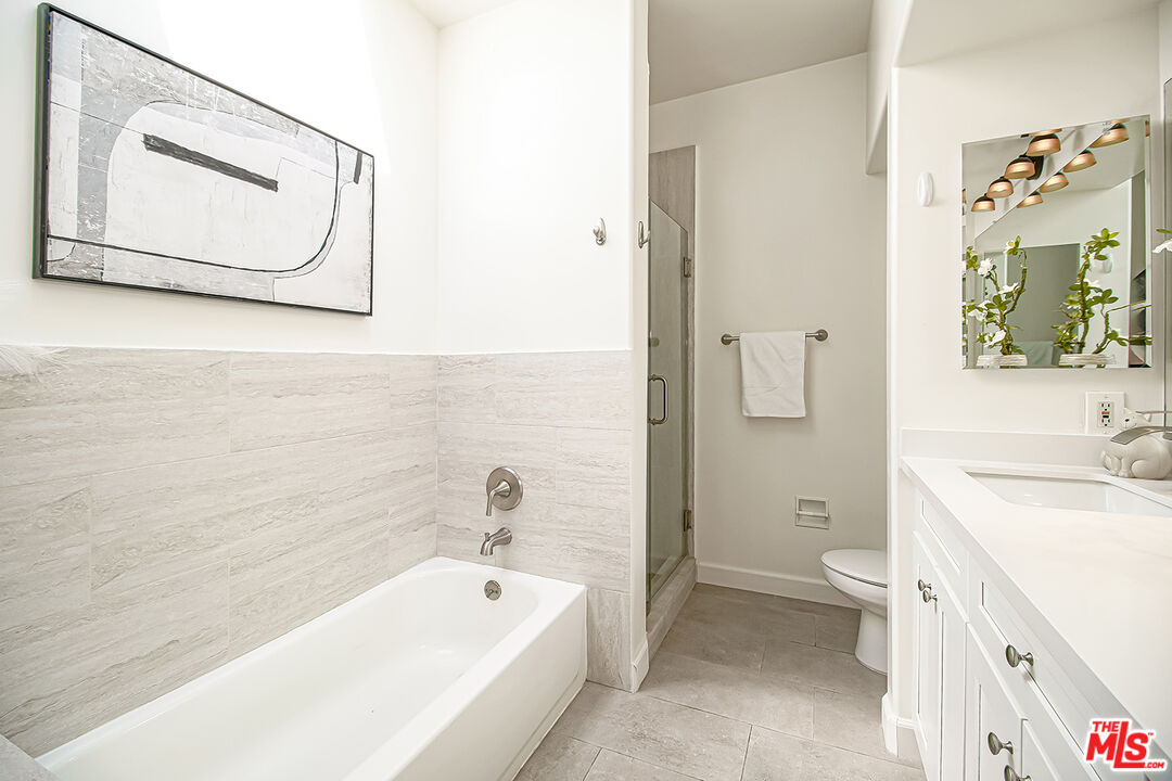 2950 South Bentley Avenue, Unit 3 Los Angeles, CA 90064 - Photo 23 of 32 a bathroom with a toilet a sink and bathtub