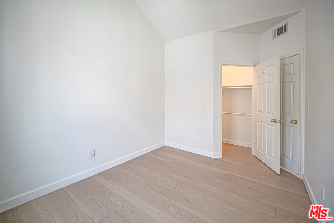 2950 South Bentley Avenue, Unit 3 Los Angeles, CA 90064 - Photo 26 of 32 a view of an empty room