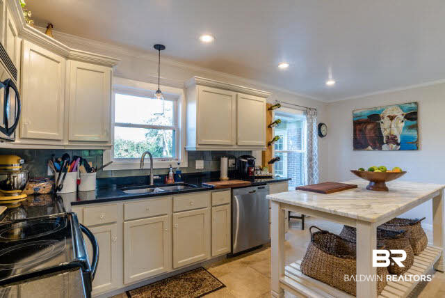 608 Southern Way Spanish Fort, AL 36527 - Photo 18 of 39 Ideal Size Kitchen