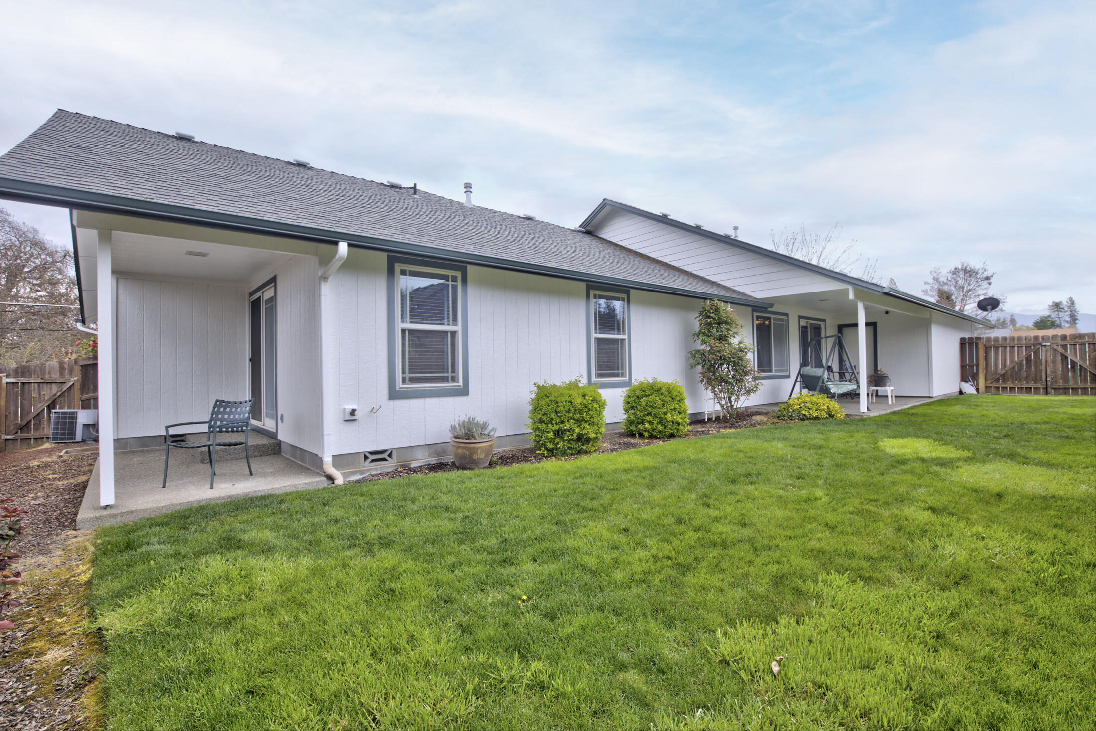 1507 West Harbeck Road Grants Pass, OR 97527 - Photo 13 of 27 0R1A6296_297_298_299_300