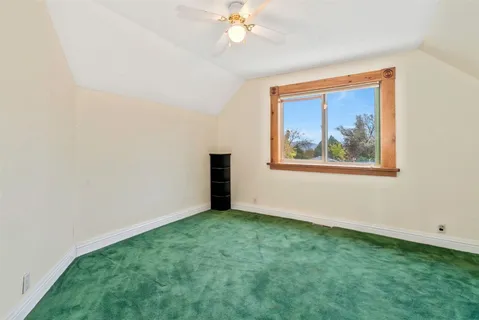 a view of empty room with window