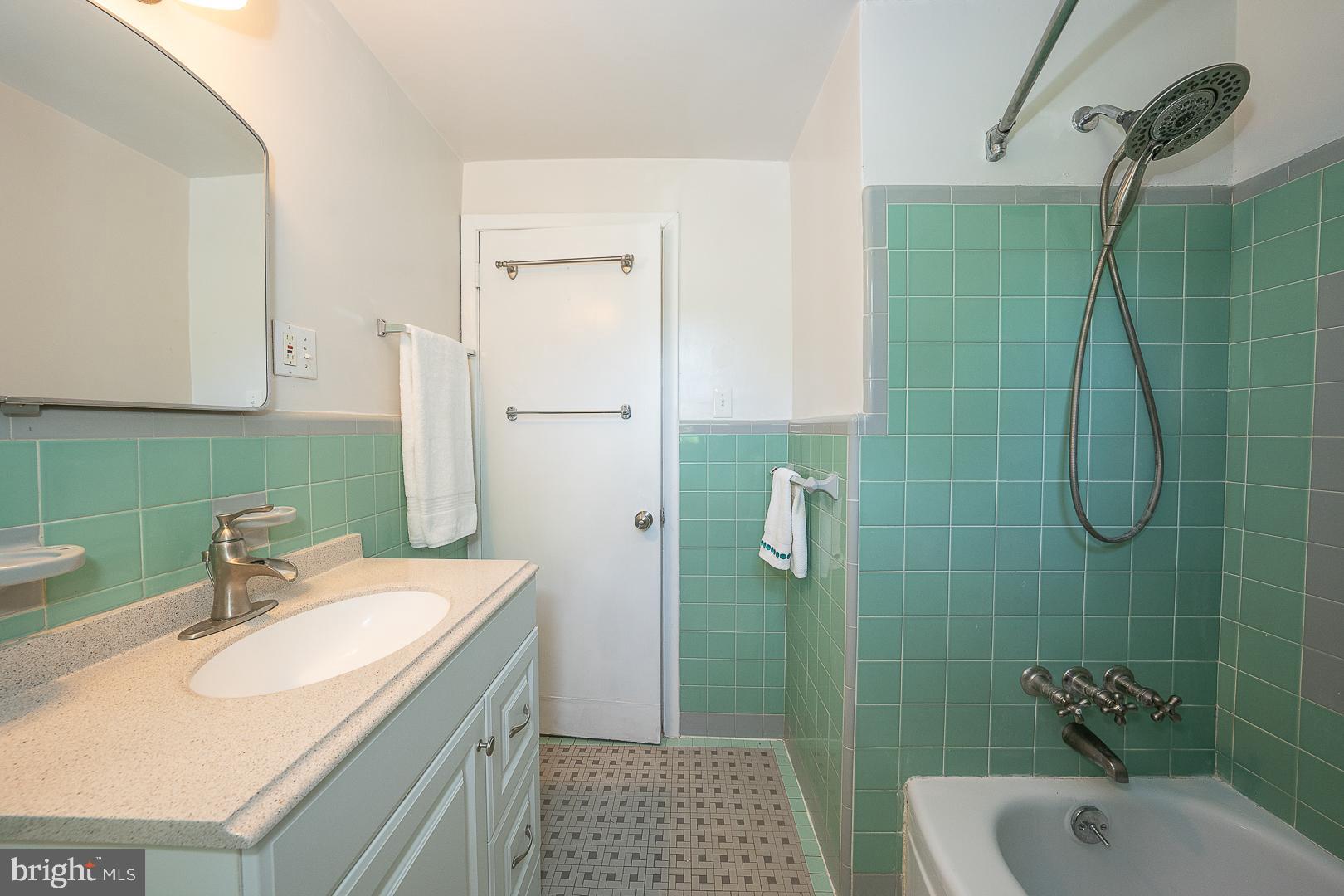 306 Prichard Lane Wallingford, PA 19086 - Photo 24 of 29 Upstairs Full Bath