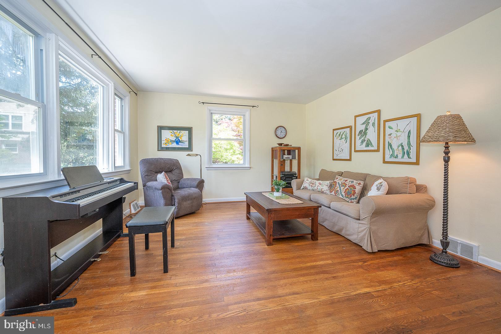 306 Prichard Lane Wallingford, PA 19086 - Photo 3 of 29 Living Room with Picture Window