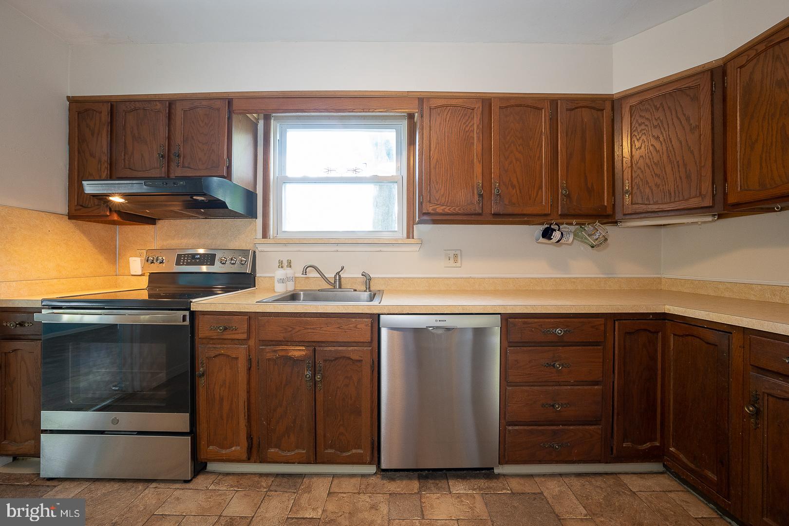 306 Prichard Lane Wallingford, PA 19086 - Photo 10 of 29 Kitchen with Newer Stove and Dishwasher