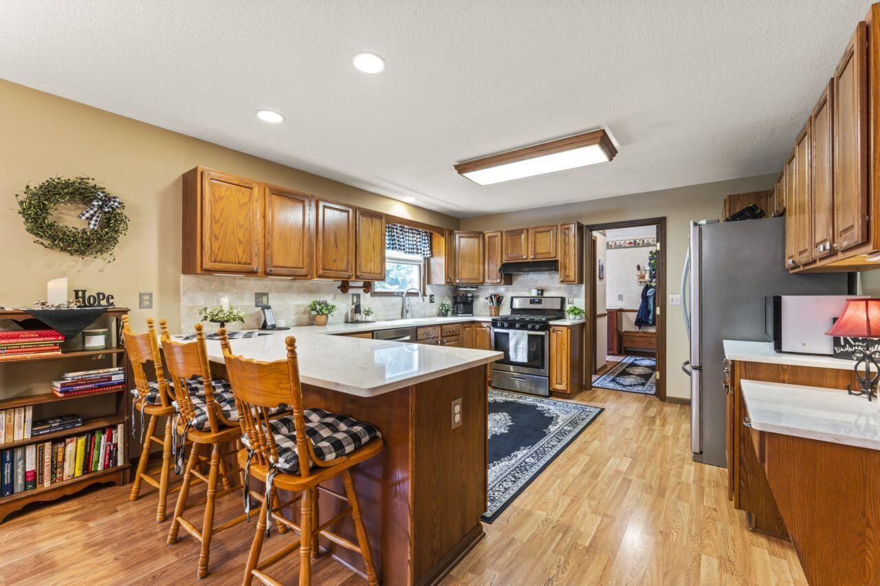 1550 Swans Road Northeast Newark, OH 43055 - Photo 3 of 65 Kitchen Bar