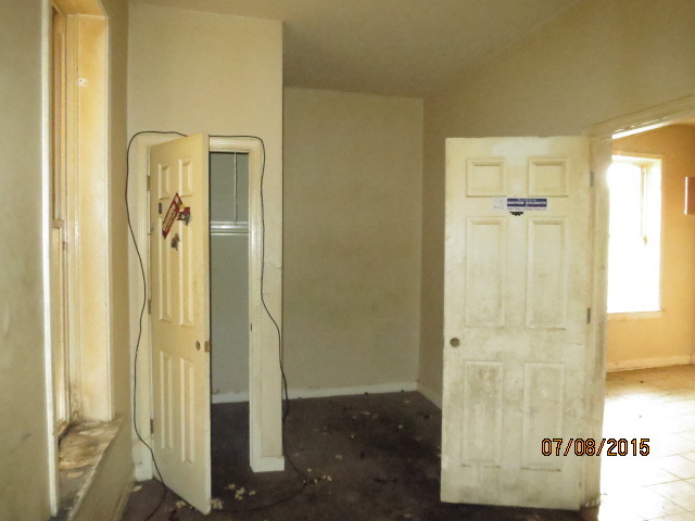 6006 South Carpenter Street Chicago, IL 60621 - Photo 11 of 15 a bathroom with a shower