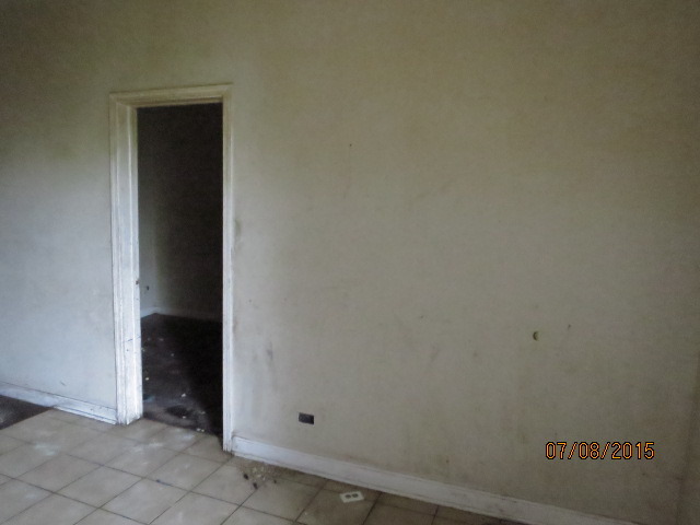 6006 South Carpenter Street Chicago, IL 60621 - Photo 12 of 15 a view of an empty room