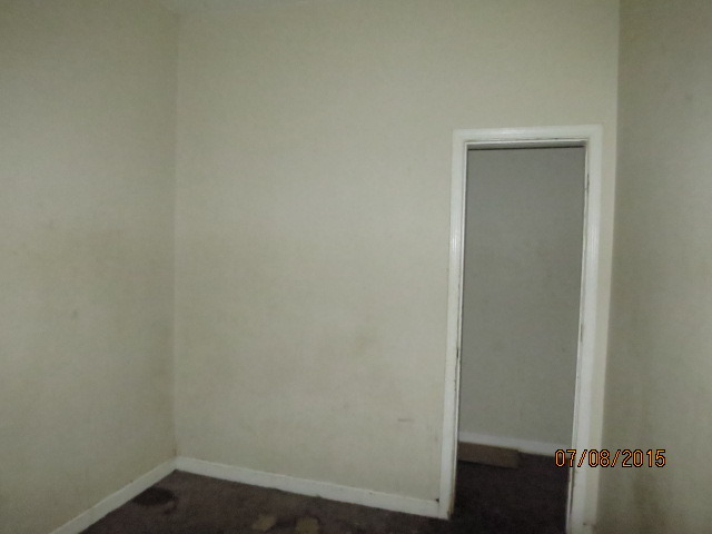 6006 South Carpenter Street Chicago, IL 60621 - Photo 6 of 15 a small space with a window