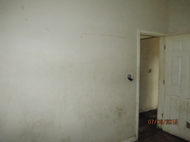 6006 South Carpenter Street Chicago, IL 60621 - Photo 7 of 15 a bathroom with a shower