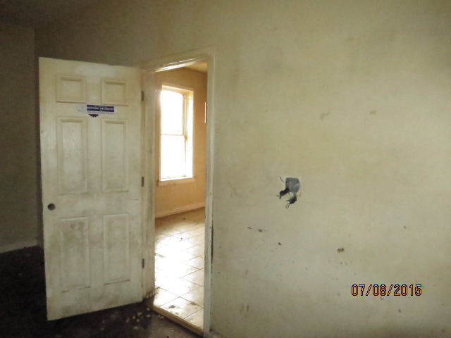 6006 South Carpenter Street Chicago, IL 60621 - Photo 10 of 15 a bathroom with a shower