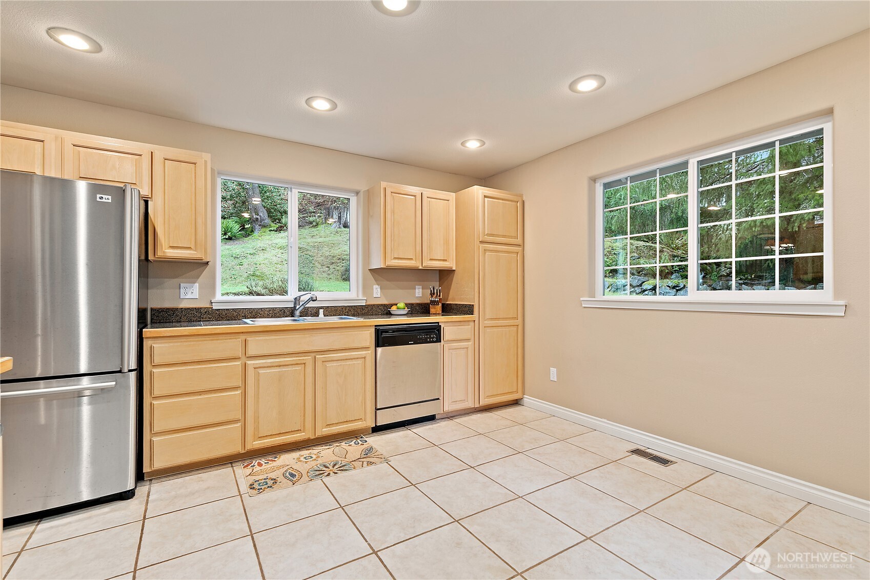10311 Northeast 156th Place Bothell, WA 98011 - Photo 11 of 34