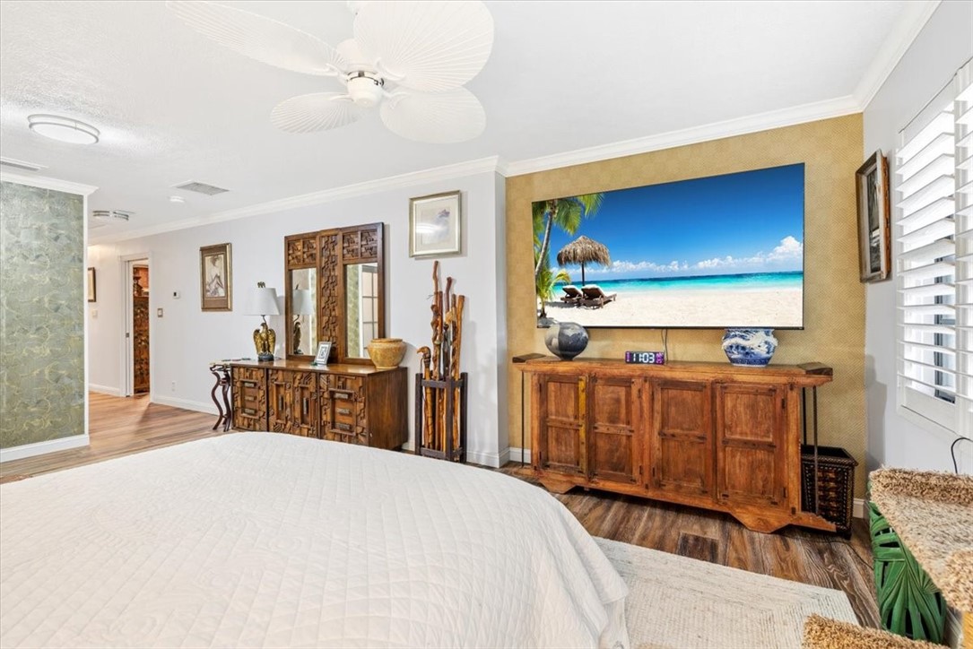 3496 3rd Place Vero Beach, FL 32968 - Photo 20 of 36 a bedroom with a bed a dresser and potted plant with the dresser