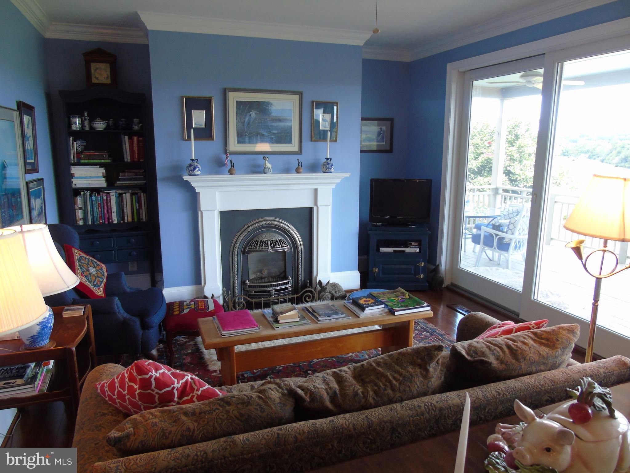 5881 Keyser Road Hume, VA 22639 - Photo 14 of 30 Sitting room