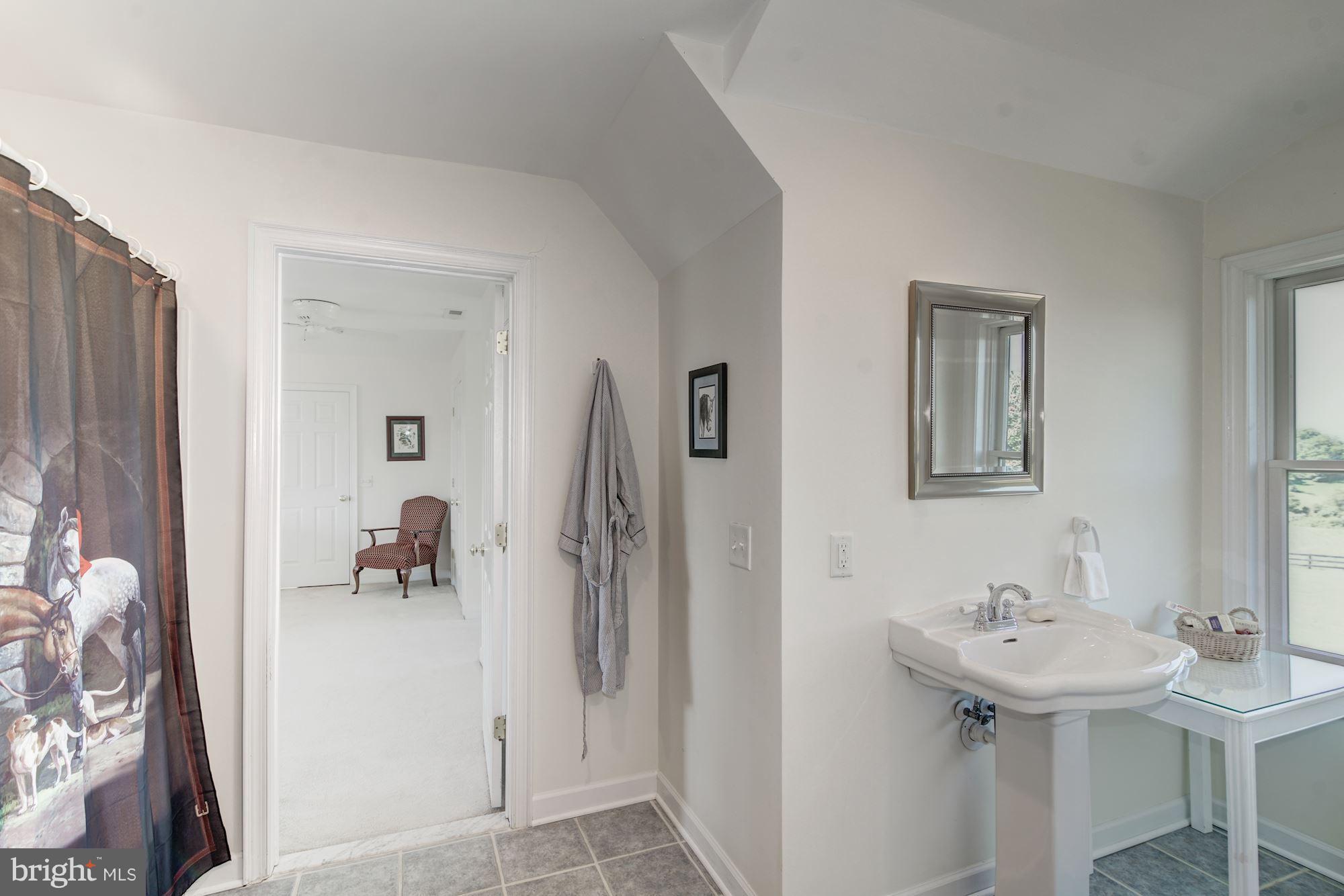 5881 Keyser Road Hume, VA 22639 - Photo 27 of 30 Bath