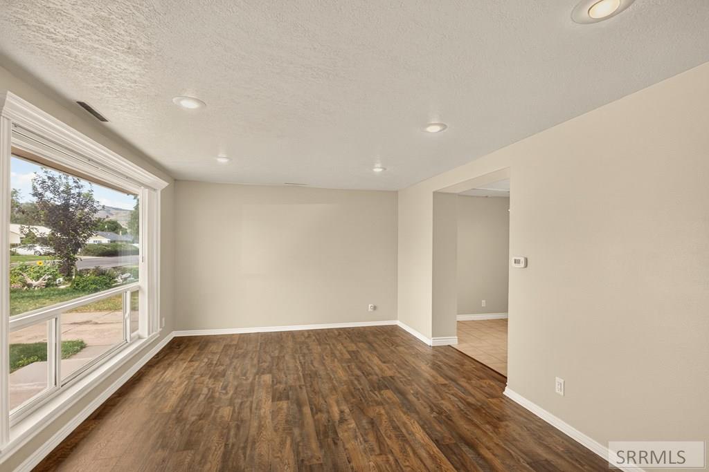 730 Balsam Street Pocatello, ID 83201 - Photo 8 of 37 Living Room