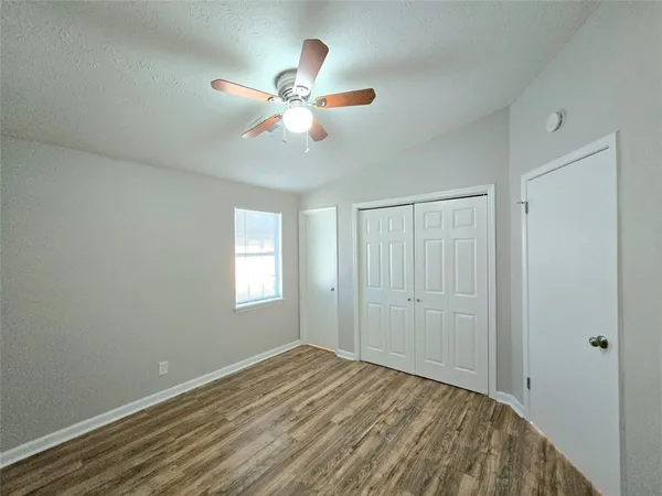 a view of empty room with window