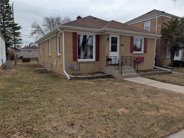 $1,800 | 2825 Dwight Street, Racine, WI 53403
