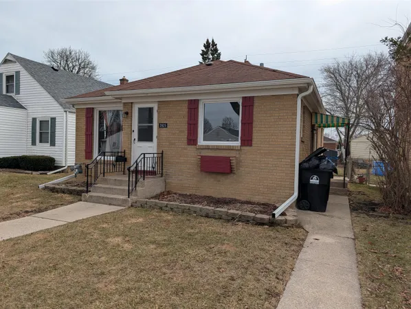 $1,800 | 2825 Dwight Street, Racine, WI 53403