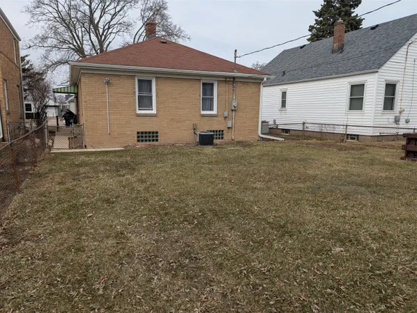 $1,800 | 2825 Dwight Street, Racine, WI 53403