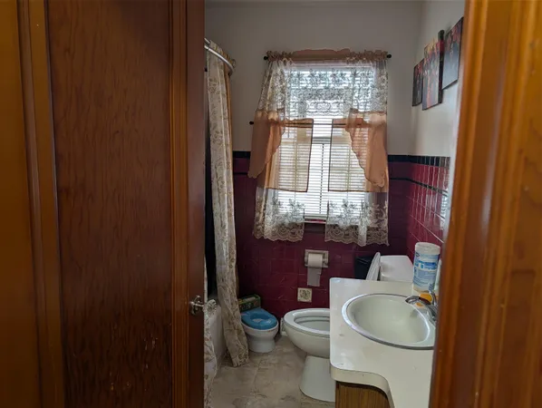 $1,800 | 2825 Dwight Street, Racine, WI 53403