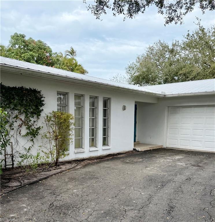 347 Burning Tree Drive Naples, FL 34105 - Photo 4 of 10