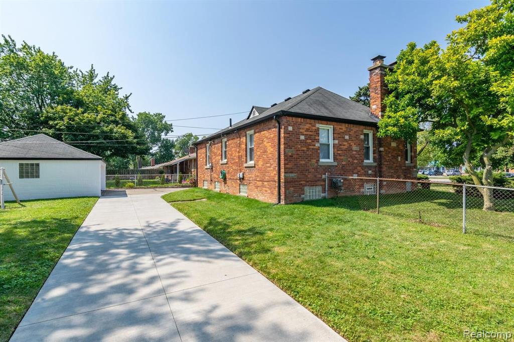 21560 Kelly Road Eastpointe, MI 48021 - Photo 21 of 23
