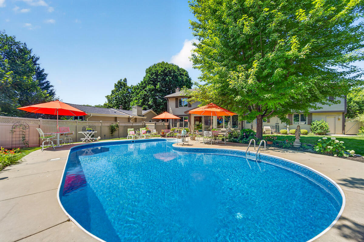 8419 110th Avenue Pleasant Prairie, WI 53158 - Photo 32 of 41 8419 Pool 2